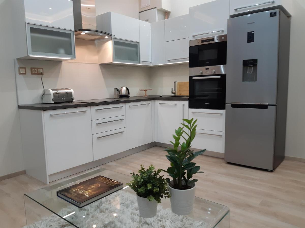 Modern, Quiet & Cozy Apartment In The Middle Of Downtown Near Danube At Fashion Street Budapeste Exterior foto